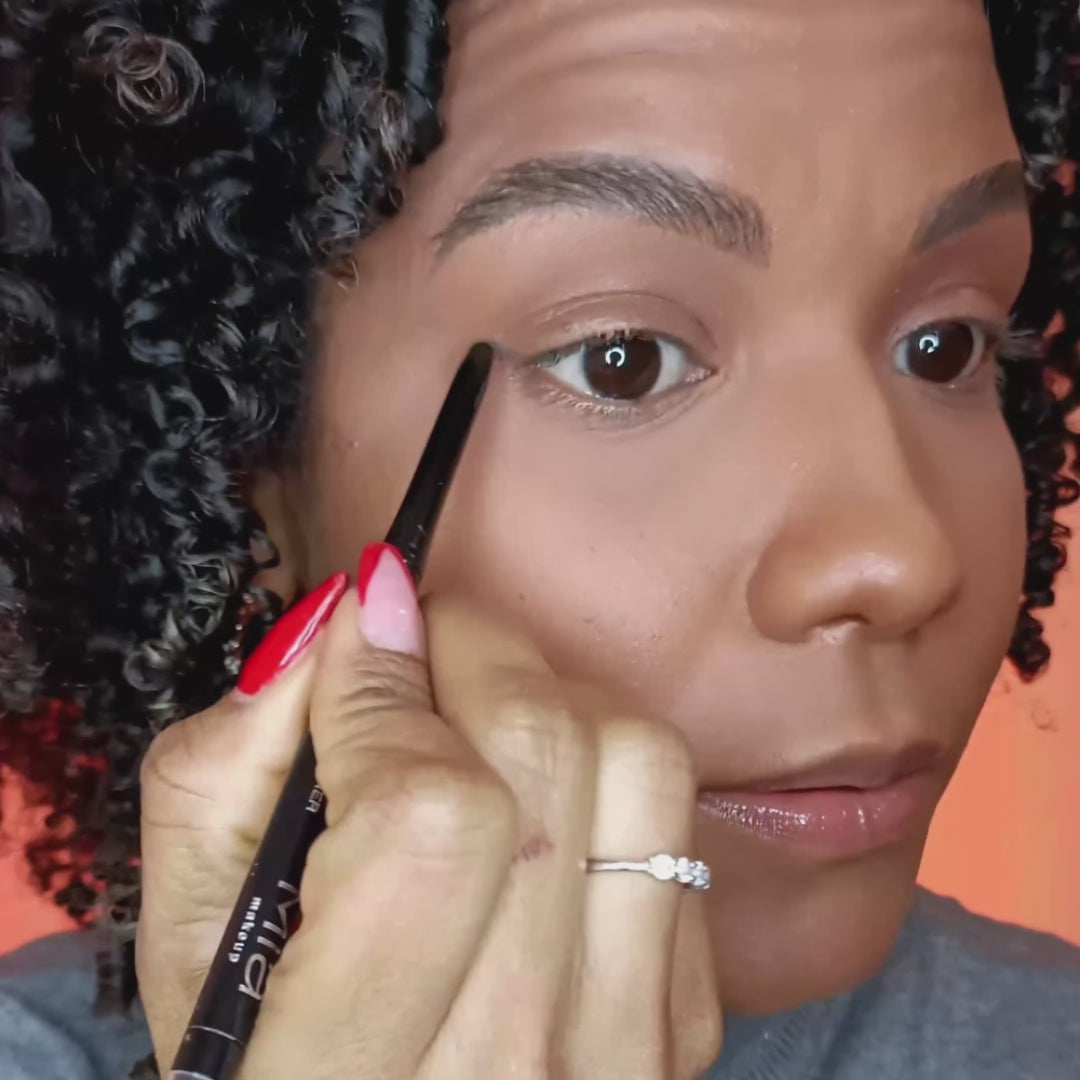 Charger la vidéo : ALWAYS READY BLACK EYELINER